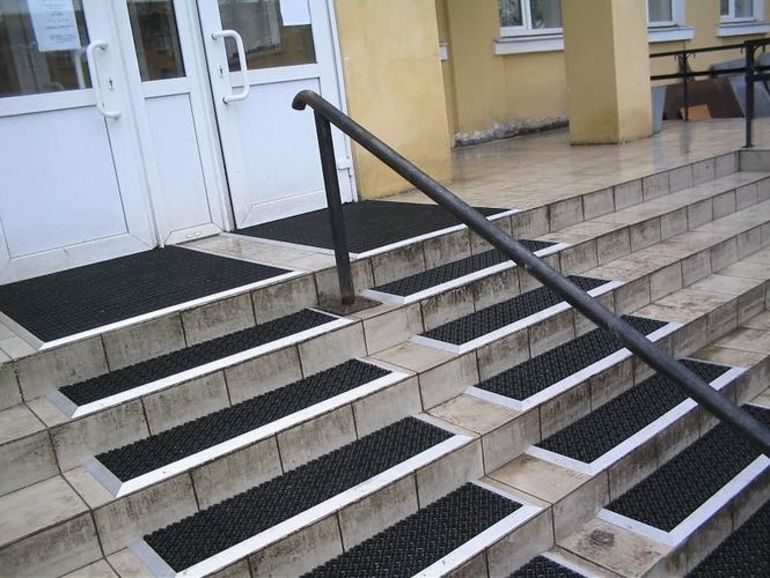 Comment installer des revêtements antidérapants sur les escaliers